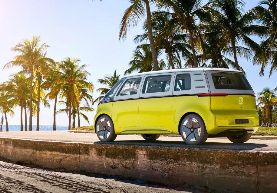 Volkswagen представил мечту хиппи из 60-х с электрическим двигателем Volkswagen представил мечту хиппи из 60-х с электрическим двигателем
