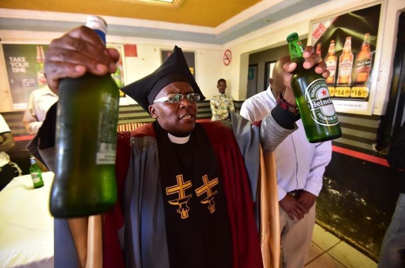 В Южной Африке открылась церковь, где на причастие подают пиво и виски