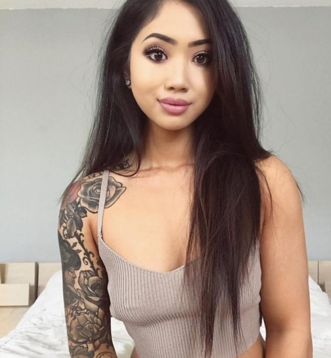 Привлекательные девушки с татуировками
