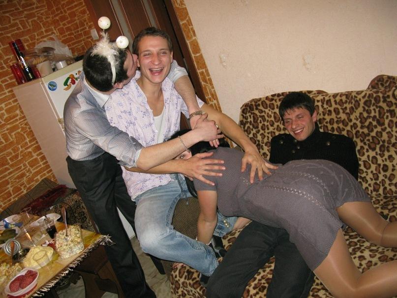Подружки на пьянке разделись и начали снимать друг друга порно фото бесплатно