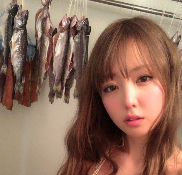 Странная фотосессия японской модели Шихоми Ёсино