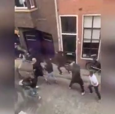 Ирландская народная забава - забив на стульях после бухича