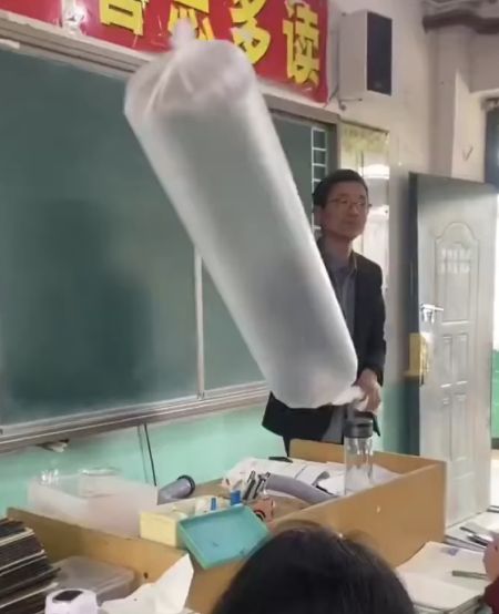 Урок физики в Китае⁠⁠