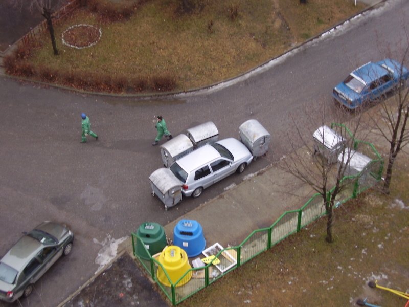 Чувак поставил тачку в неположенном месте. Смотрим дальше что произошло :)