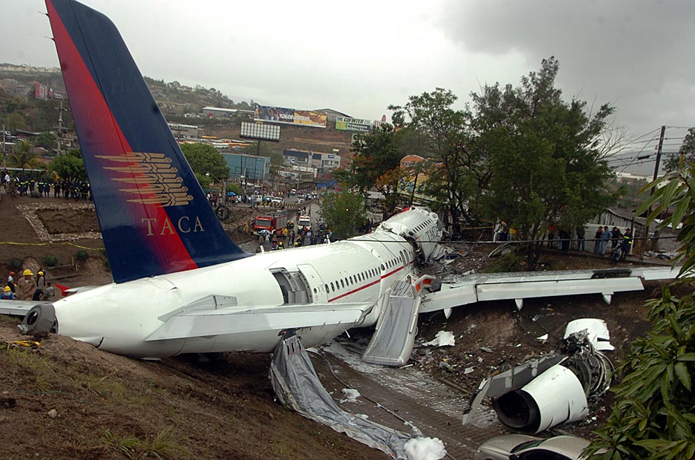 Сальвадорский А320 - неудачно приземлился