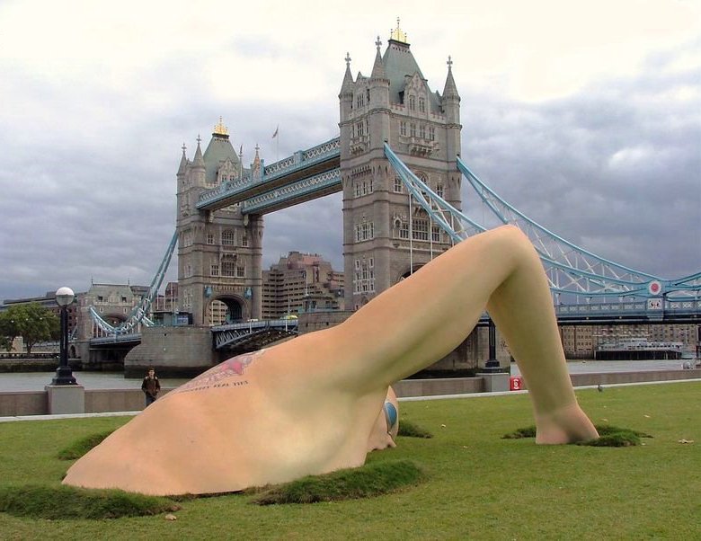Памятник плавцу в Лондоне