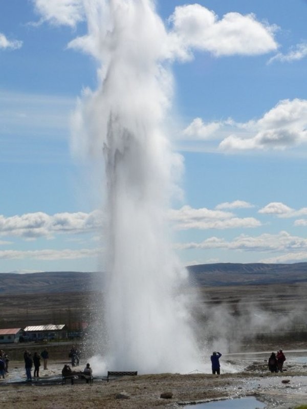 Взрыв гейзера в Исландии. Красиво!