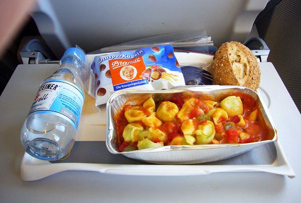Как кормят в авиакомпаниях мира