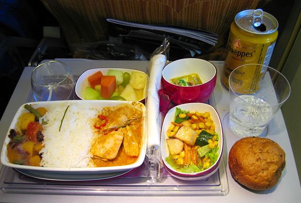 Как кормят в авиакомпаниях мира