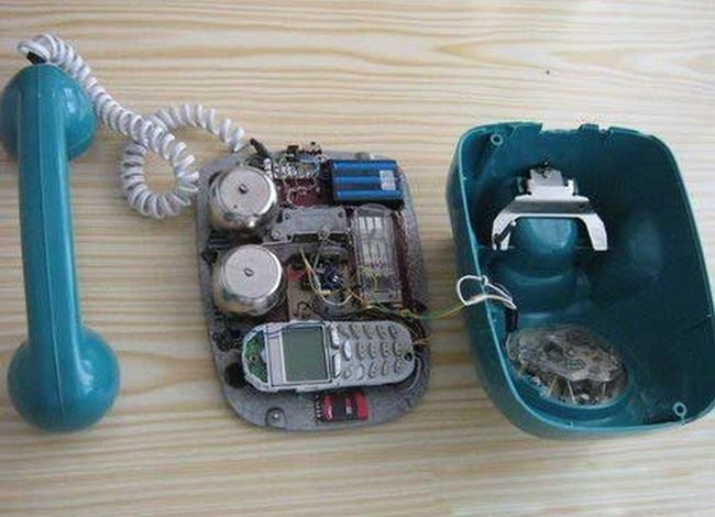 Думаете это обычный старый домашний телефон? А вот и нет