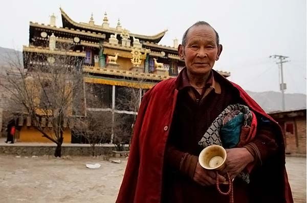 Монах 20 лет молился на одном месте