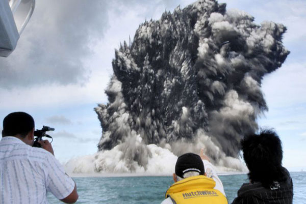 Извержение островного вулкана