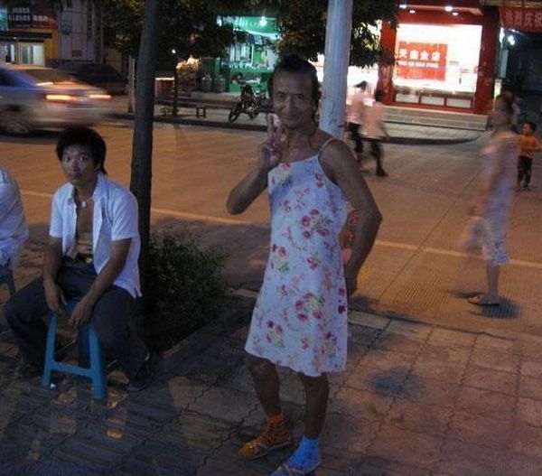 Китайска девушка на прогулке :)