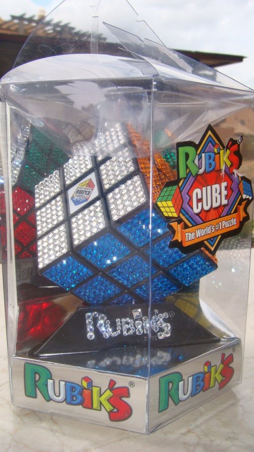 Кубик-рубик из кристаллов