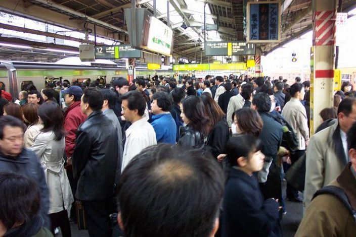 Час пик в метро Японии