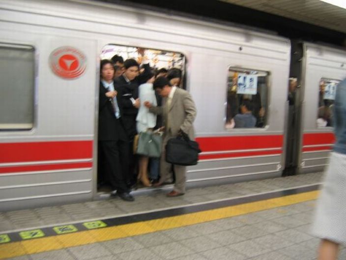 Час пик в метро Японии