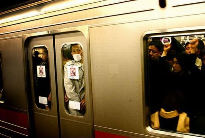 Час пик в японском метро