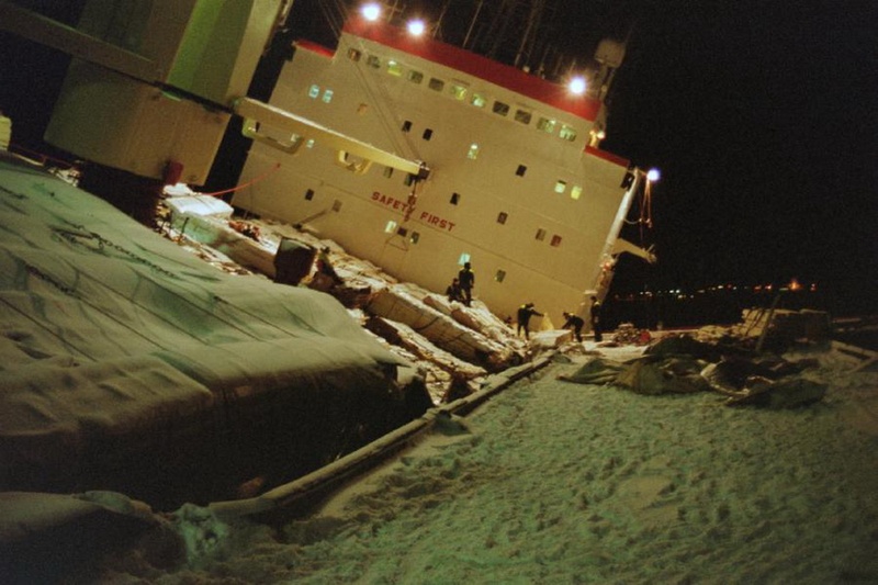 Ship crash. Аварии судов. Судно столкновение. Safety first корабль крушение. Аварийный пост на судне.