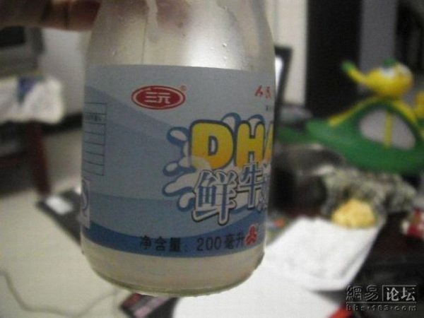 Ужасная находка в бутылке с молоком