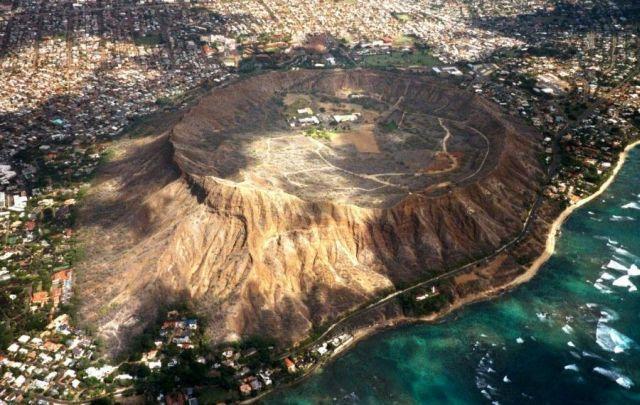 А вы бы хотели жить в кратере вулкана?