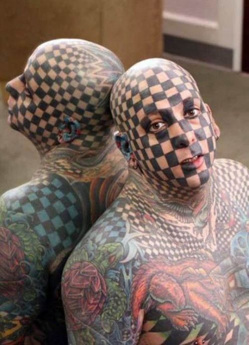 Люди с татуировками на лице