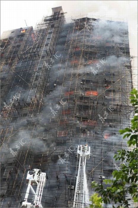 Пожар в высотном здании в Шанхае