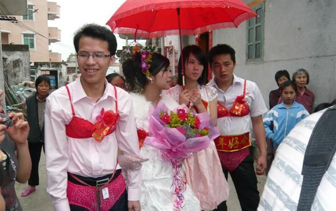 Необычная свадьба прошла в Китае
