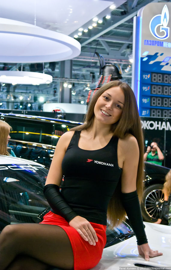 Русские девушки с  Московского международного автосалона