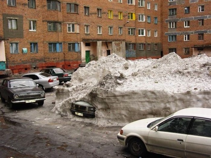 Снег атакует города