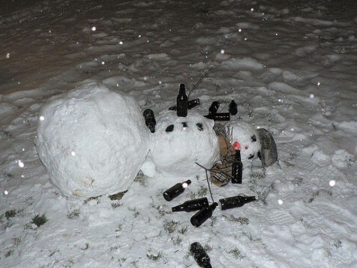 Пьяные снеговики :)