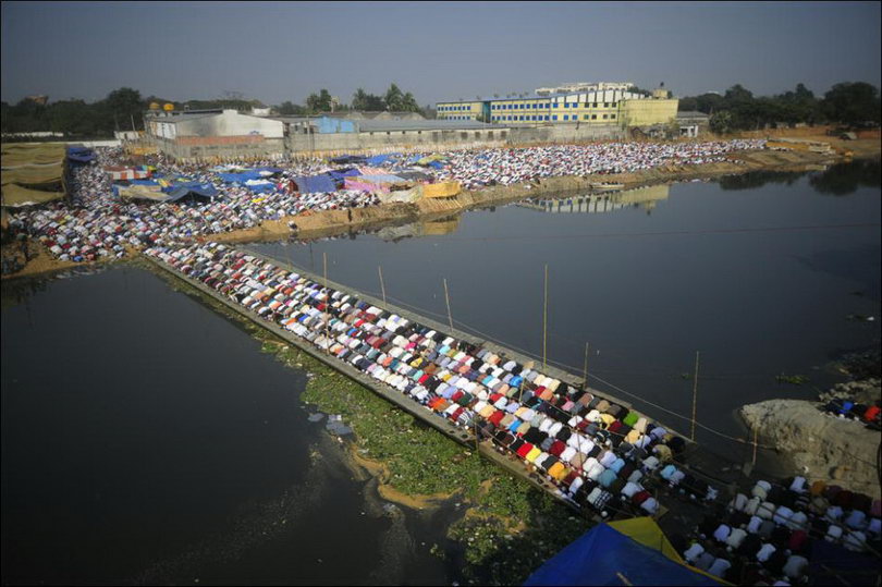 Массовая молитва в Бангладеш