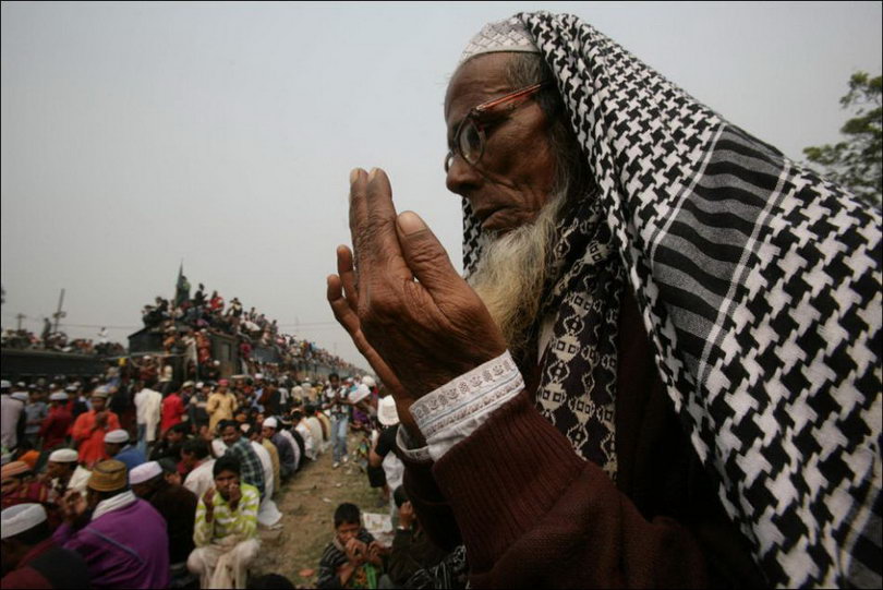 Массовая молитва в Бангладеш