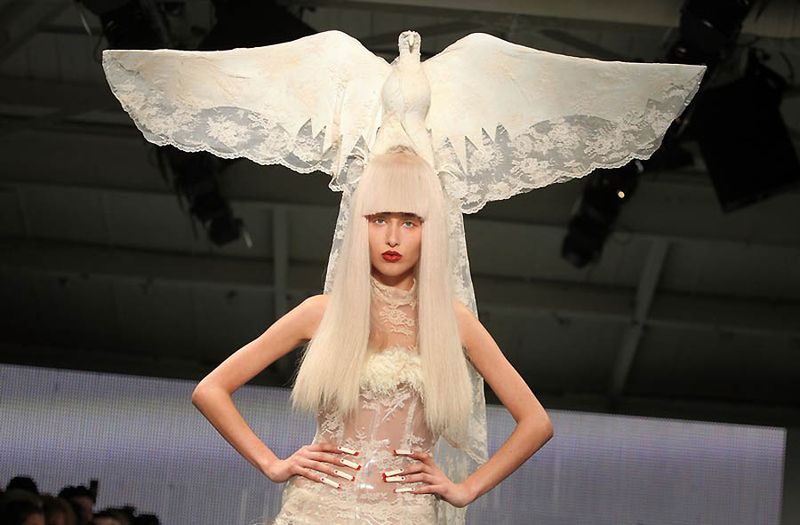Дизайнер Леди Гага представил показ мод