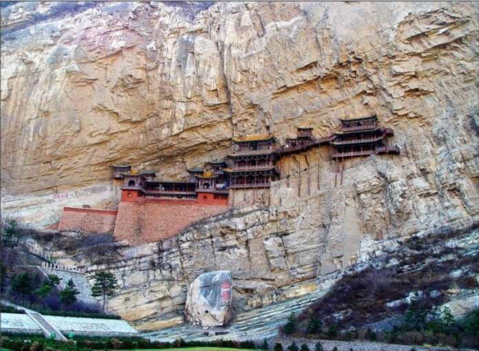 Китайские дома в скалах