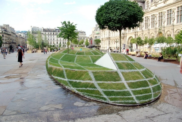 Интересная иллюзия в Париже