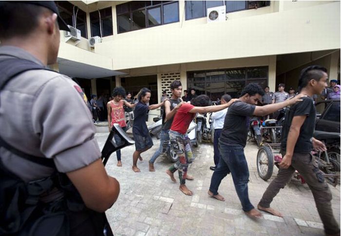 Как идет борьба с панками в исламской Индонезии