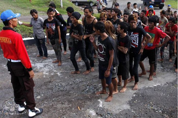Как идет борьба с панками в исламской Индонезии