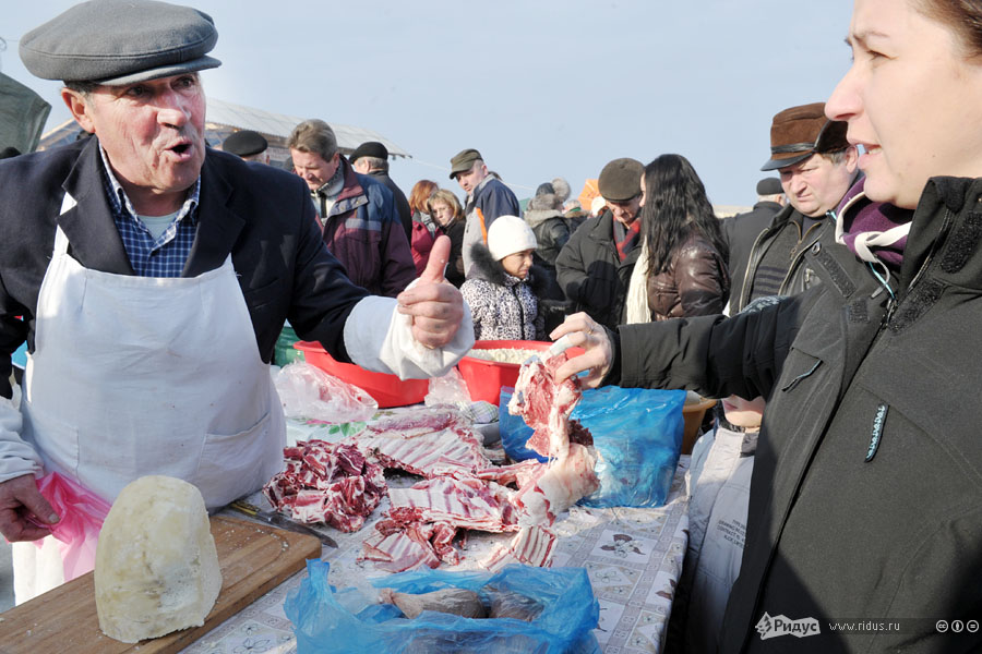 В Закарпатье прошли соревнования резчиков свиней