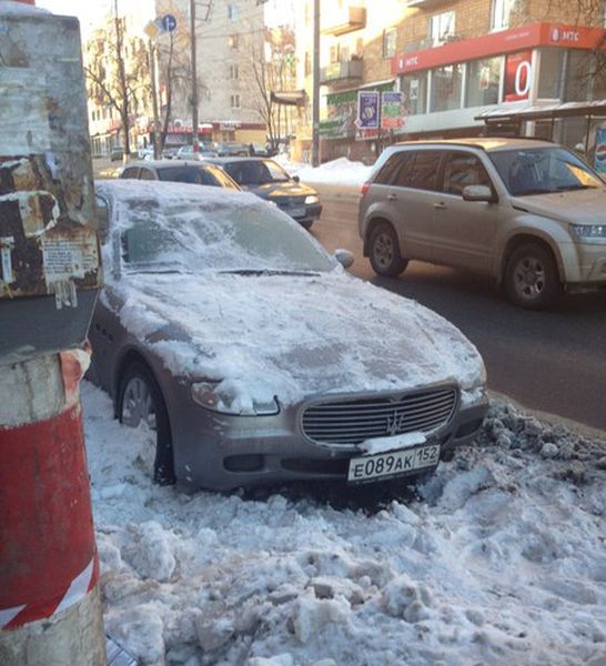 Хозяин забыл Maserati на обочине московской улицы