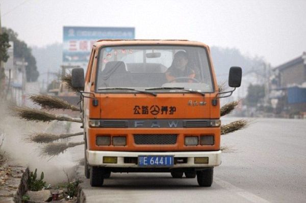 Как дворники чистят китайские дороги