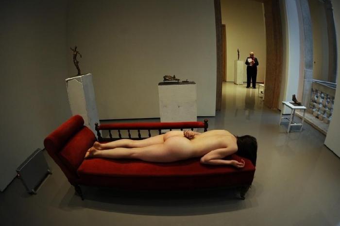 Выставка "Мадам Фишер" художника Урса Фишера, которая проходит в Венеции, в Палаццо Грасси