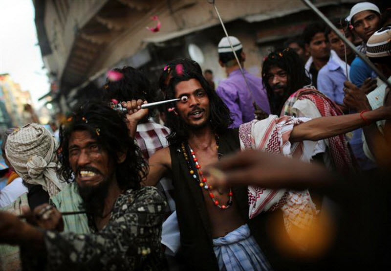 Шокирующая Азия: экстремальный обычай индийских суфиев