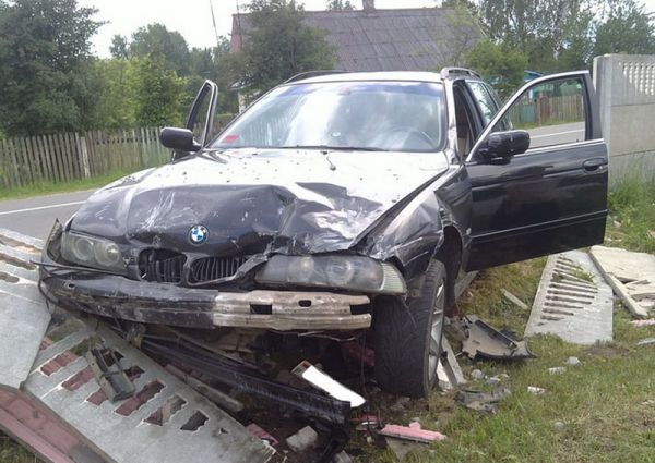 Cотрудники автомойки разбили автомобиль клиента