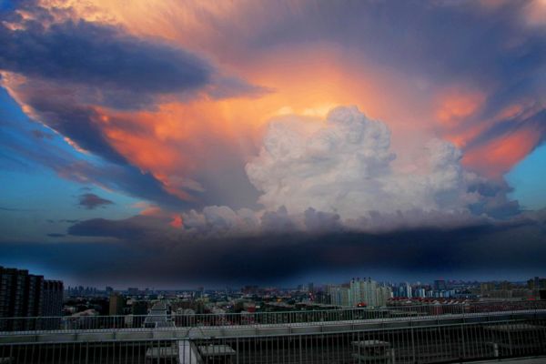 Странное грозовое облако над Пекином