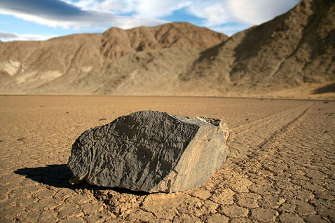 Движущиеся камни – Долина Смерти
