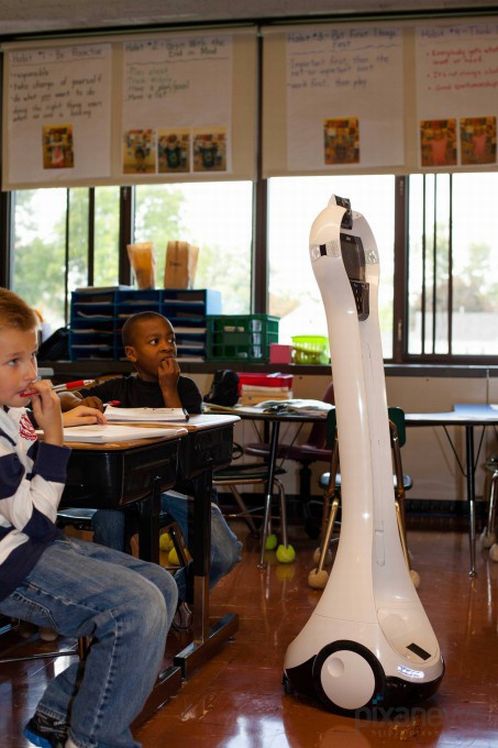 В школу вместо ребенка ходит робот