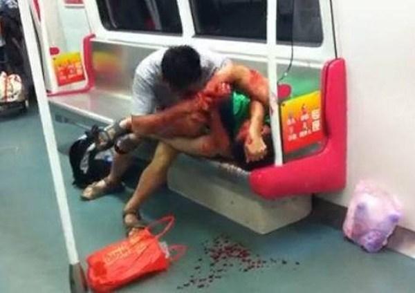 Кровавый бой в метро за сидячее место