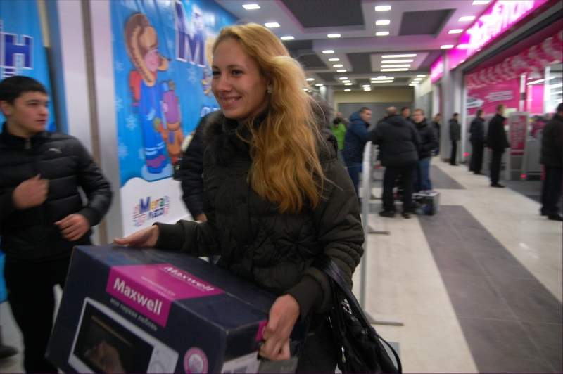 Толпа белгородцев атаковала новый гипермаркет электроники после объявления о скидках