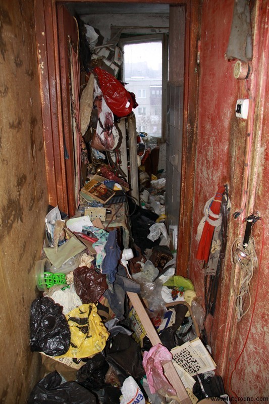 Хозяина захламленной квартиры в Гродно отыскали через три дня в одной из комнат