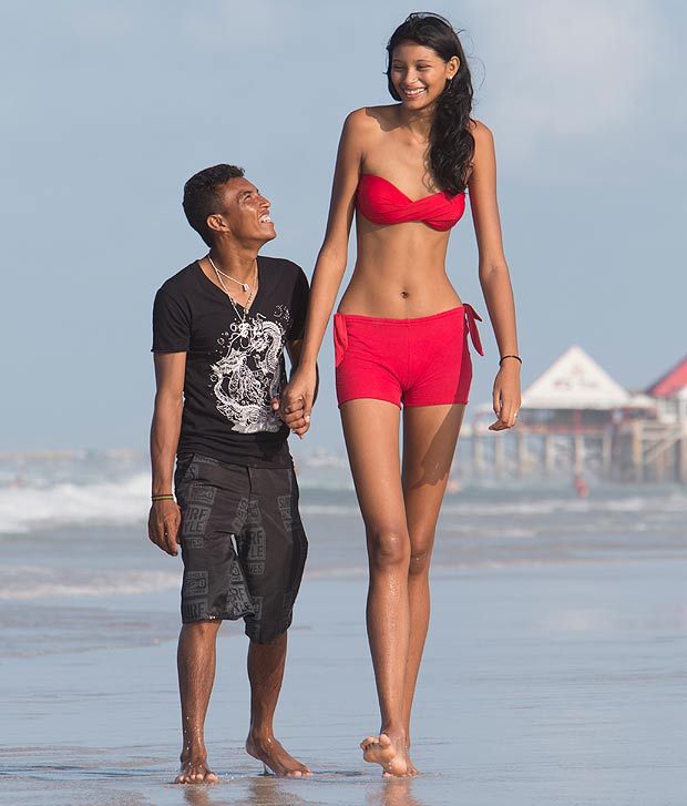 Только настоящий мужик осмелится встречаться с двухметровой девушкой